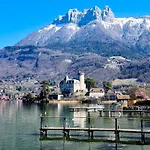 Апартаменты Cozy Refuge Des Hirondelles
