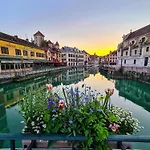Апартаменты Cozy Refuge Des Hirondelles Анси