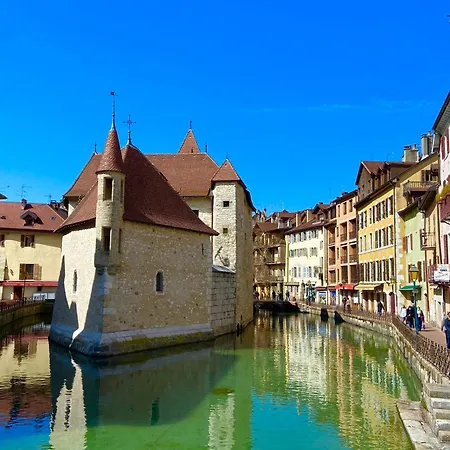 Апартаменты Cozy Refuge Des Hirondelles